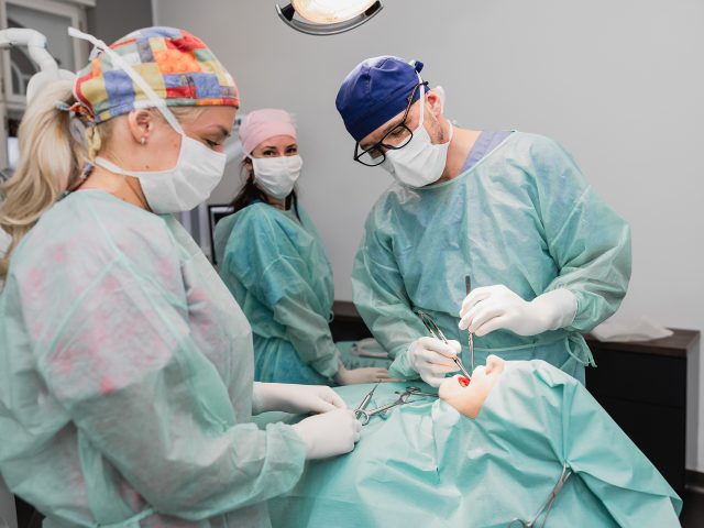 Extramaxilláris implantátumok